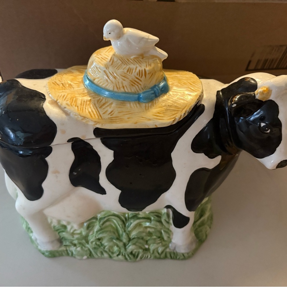 Vintage cow cookie jaw
